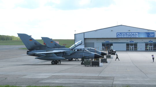 Für eine Übung unter dem Titel "Dispersed Operations 2026" nutzen Tornado-Kampfflugzeuge des Taktischen Luftwaffengeschwaders 33