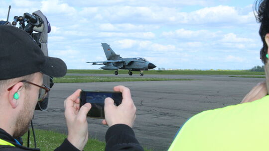 Groß ist das Interesse der Medien an der Militärübung "Dispersed Operations 2026" auf dem zivilen Flugplatz Zweibrücken. Im Hint