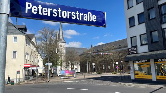 Die Mietwohnung, in der sich schwarzer Schimmelpilz gebildet hat, befindet sich in der Peterstorstraße in Montabaur.