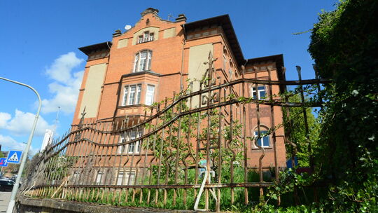 Auch das zweite Schulgebäude der Hofgartenschule am Steinweg ist von der Aufhebung der Schulstraßenanordnung betroffen.