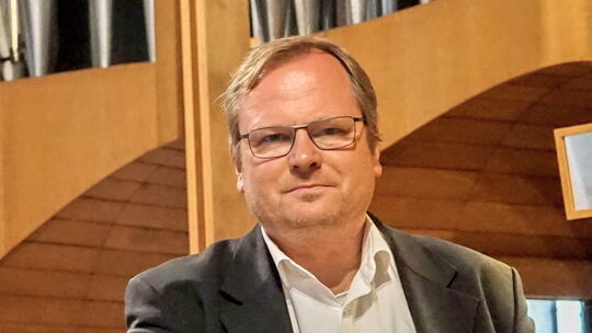 Der Limburger Domorganist Carsten Igelbrink wir am 3. Mai 18 Uhr in der katholischen Kirche von Sessenhausen ein Orgelkonzert ge