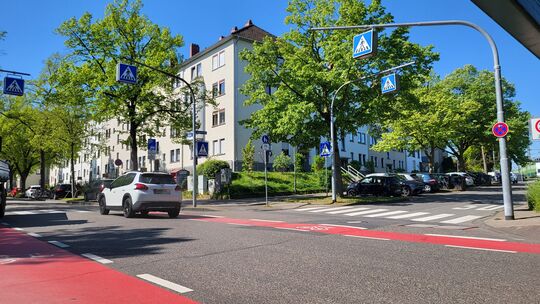 Die Einfahrt von der Lindenstraße in die Bogenstraße spielt beim Konzept für den entstehenden Verkehr durch den möglichen Umzug