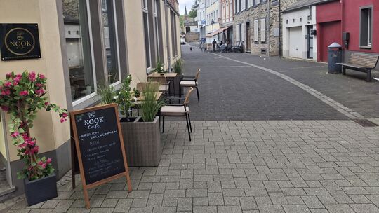 Im Café Nook in Vallendar ist es ab jetzt auch draußen gemütlich. Die Außenbestuhlung soll sukzessive ausgebaut werden.