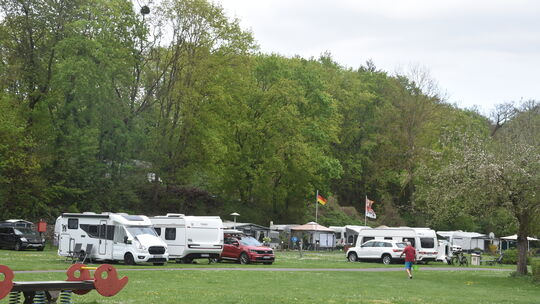 Auf dem Campingplatz in Diez geht es aktuell etwas ruhiger zu. An den langen Wochenenden und Feiertagen ist dann mehr los, beson
