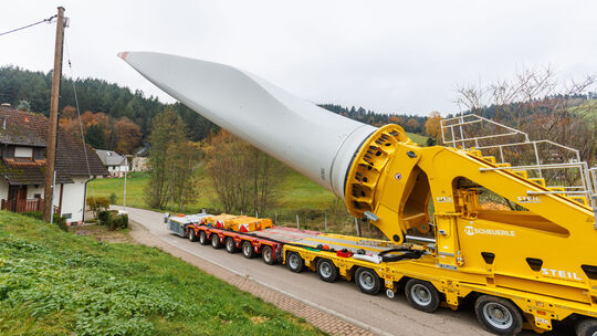 Die Schwertransporte, wie Flügel und Turmteile, für die Siesbacher Windenergieanlagen sollen weiter durch den Leiseler Wald gefü