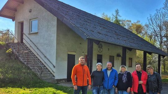 Noch ist viel Arbeit nötig: Zunächst soll das bestehende Gebäude saniert und als Verwaltungs- und Treffpunkt des Vereins hergeri