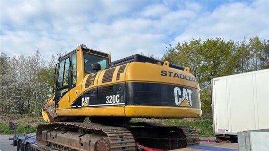 Kettenbagger zu schwer - Weiterfahrt untersagt!