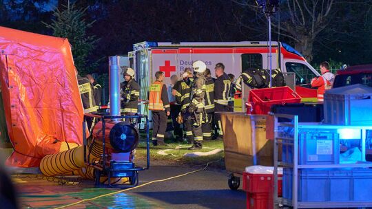 Bei einem Unglück in einer Lederfabrik und Pelzgerberei in Runkel sind mehrere Menschen ums Leben gekommen. Mittendrin: Die örtl