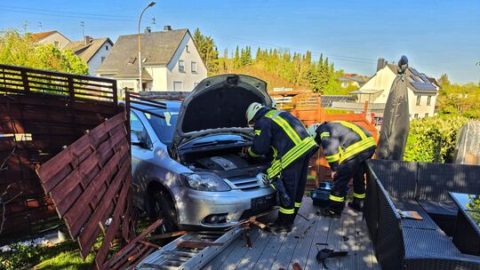 Die Feuerwehren aus Oberhausen, Kirn und Hennweiler sicherten die Unfallstelle zügig ab.