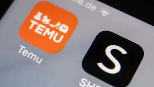 Die Apps der Internethändler Temu und Shein auf einem Smartphone