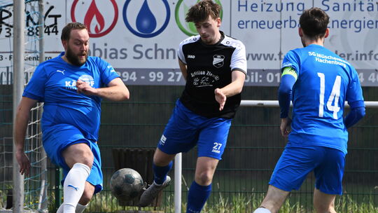 Am vergangenen Wochenende unterlag die SG Müschenbach/Hachenburg II (blaue Trikots) der DJK Friesenhagen mit 0:7. Die SGM muss a