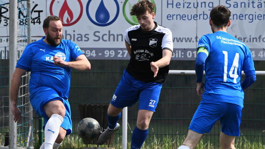 Am vergangenen Wochenende unterlag die SG Müschenbach/Hachenburg II (blaue Trikots) der DJK Friesenhagen mit 0:7. Die SGM muss a