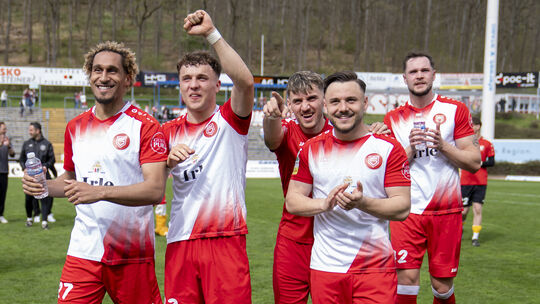 Die Sportfreunde Siegen (von links Kevin Goden, Malik Hodroj, Georgios Mavroudis, Ömer Tokac und Florian Mayer) ließen es gegen