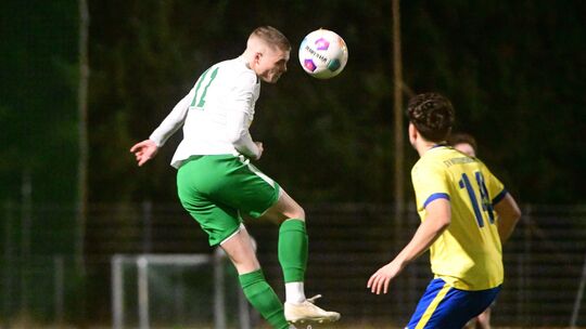 Für Benedikt Gemein (links) und den TuS Oberwinter steht am Sonntag das Heimspiel gegen den TuS Ahbach auf dem Programm.