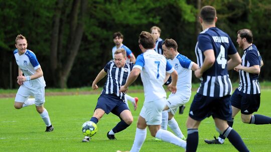 Der VfL Wied Niederbieber (dunkelblaue Trikots) präsentierte sich beim 5:2-Heimsieg vergangene Woche gegen die SG Niederbreitbac