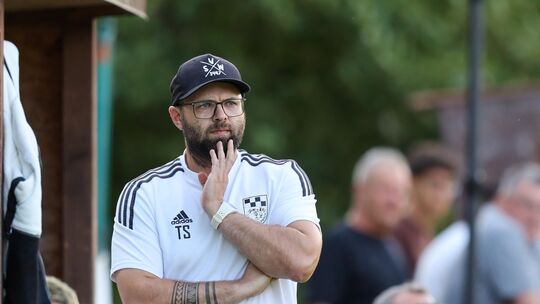 Wollen den dritten Sieg in Folge: Torben Scherer, der Trainer des SV Winterbach, und sein Team.