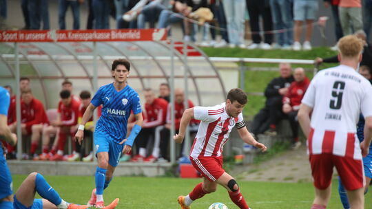 Kapitän Flavius Botiseriu ist zwar angeschlagen, doch er will vorangehen, um mit dem SC Idar-Oberstein beim SV Auersmacher zu pu