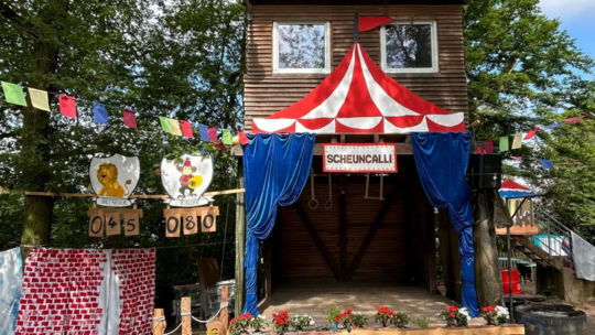 Seit Wochen schon befinden sich das Betreuerteam in den Vorbereitungen für ihr Scheunenmotto. Das Foto zeigt ein Motto aus den v