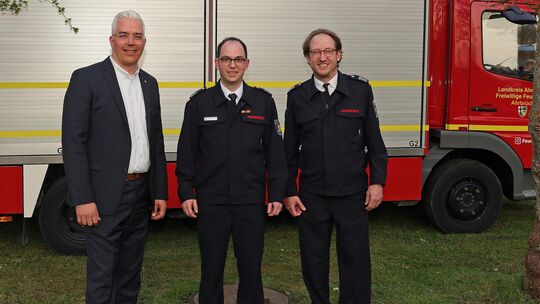 VG-Bürgermeister Dominik Gieler (von links), Wehrleiter Florian Ulrich und stellvertretender Brand- und Katastrophenschutzinspek