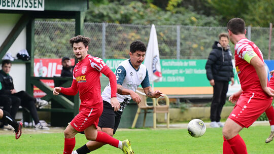 Oberzissens Maicol Oligschläger (weißes Trikot) fehlte zuletzt, im Heimspiel des SVO gegen die Augst am Sonntag ist er wieder da