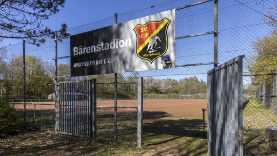 Der Sportplatz im Bärenstadion Hof soll in einen Kunstrasenplatz umgewandelt werden. Dafür hat der Bund jetzt eine Förderung zug