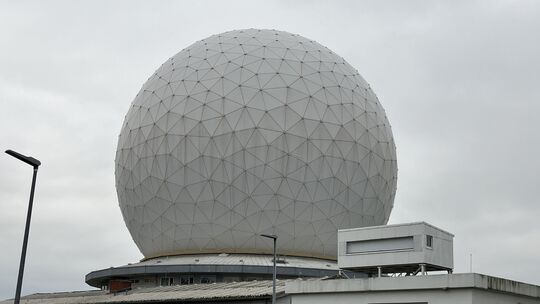 Mithilfe des Großradars Tira in Wachtberg kann die Flugbahn von Objekten im erdnahen Weltall erfasst werden.