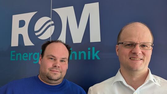 Stehen an der Spitze von ROM Energietechnik in Wehbach: Geschäftsführer Christian Wagener (links) und Assistent der Geschäftsfüh
