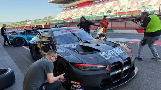 Jürgen Alzen-Motorsport zeigte mit dem BMW M4 GT3 einen starken Saisonauftakt.