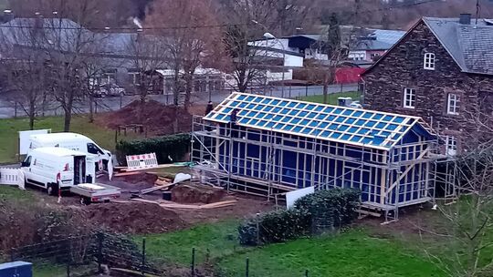 Im Bernkasteler Stadtteil Andel entsteht aktuell ein Tinyhaus, das Bauherrin Nicole Immich komplett mit regionalen Firmen gebaut