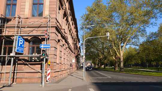 Die ehemalige Alte Oberpostdirektion in Koblenz: Hier sollten 55 teils luxuriöse Eigentumswohnungen entstehen. Das Gebäude ist e