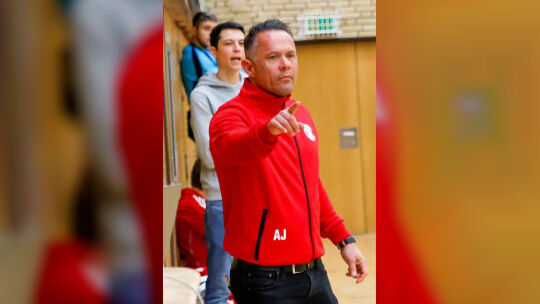 Da geht es lang: Alex Jacob (vorne) und Maurice Hippchen coachen den Kreuznacher HC in der nun startenden Feldrunde.