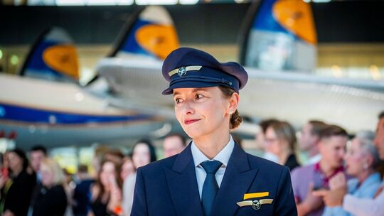 Lufthansa präsentiert neue Uniformen