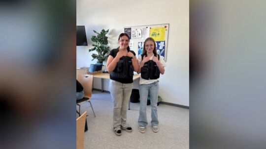 Bild 2: Anlegen der Schutzwesten