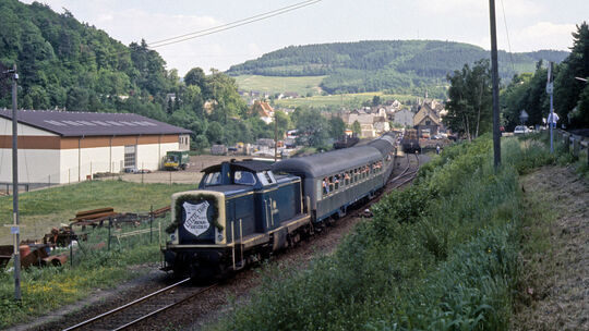 Hier zu sehen ist die Abfahrt des letzten Zugs in Adenau am 1. Juni des Jahres 1985.