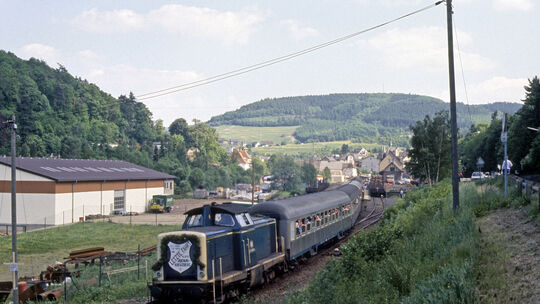 Hier zu sehen ist die Abfahrt des letzten Zugs in Adenau am 1. Juni des Jahres 1985.