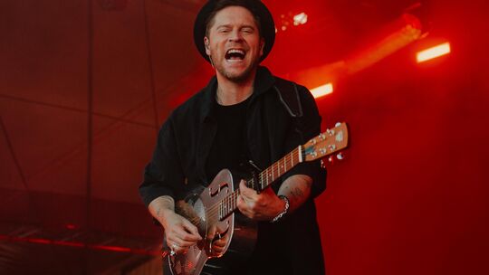 2026 auf Open-Air-Tournee und dabei am 5. September auch beim VR-Kaiserfestival am Deutschen Eck: Johannes Oerding.