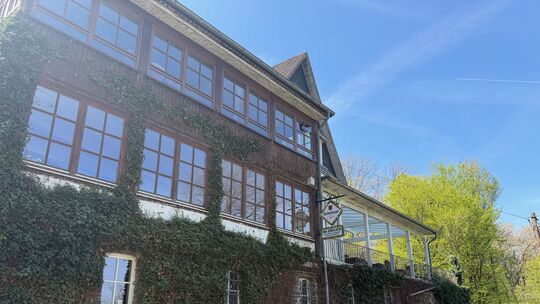 Heute ist das Haus Felsenkeller in Altenkirchen ein soziokulturelles Zentrum. Zumindest bis in die späten 1950er-Jahre verbracht