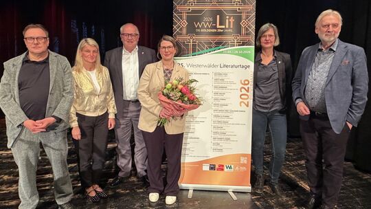 Kulturstaatssekretär Jürgen Hardeck, Geschäftsführerin des Kultursommers Teneka Beckers, Programmleiterin Katharina Rossbach, La