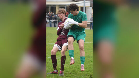 Aurel Rech (rotes Trikot) und seine Mitspieler vom FC Schmittweiler dürfen sich auf einen neuen Trainer freuen. Der Landesligist