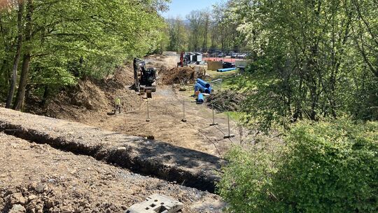 Von der Pirzenthaler Straße in Richtung Siegtalbad verläuft die erneuerte Rohrleitungstrasse.