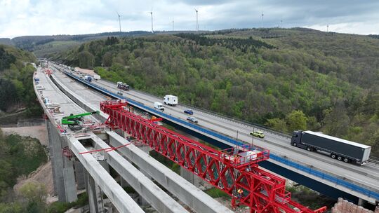 Mega-Baustelle im Hunsrück: Die Autobahn GmbH des Bundes hat mit dem Rückbau der Talbrücken Pfädchensgraben und Tiefenbachtal (B