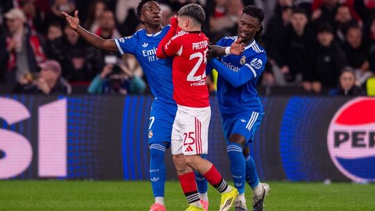 Vinicius Junior und Gianluca Prestianni