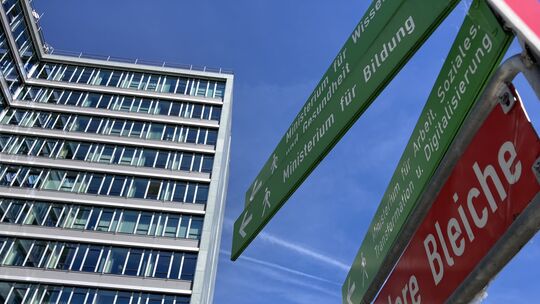 Um den Ministerposten im Bildungsministerium wird gerade zwischen CDU und SPD hart verhandelt. Mitten in die Koalitionsgespräche