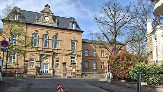 Die Aufhebung der Schulstraßenregelung im Norden der Stadt wird weiterhin kritisch beäugt. Sie dürfte die Öffentlichkeit noch ei