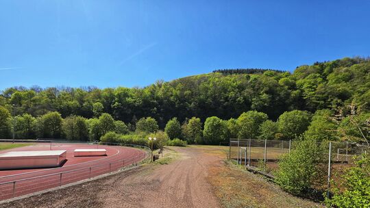 Auf dem Gelände hinter der Sporthalle Kyrau soll in Kirn eine neue Kindertagesstätte entstehen.