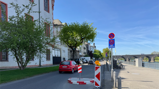 Die ausgewiesenen Ladezonen am Peter-Altmeier-Ufer werden im Zuge der Optimierung entfernt.