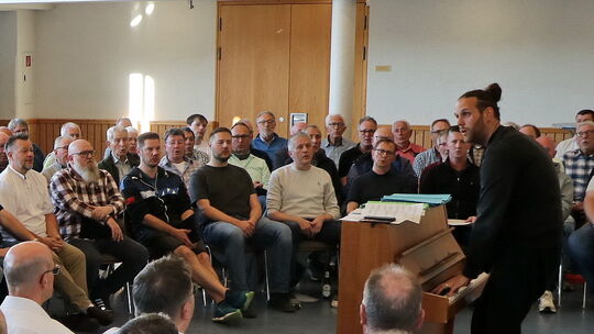 Höchste Konzentration bei der Probenarbeit ist der Garant für den Erfolg des außergewöhnlichen Projektes.