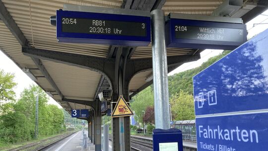 Wegen Bauarbeiten müssen Bahnreisende auf der Moselstrecke bei Cochem derzeit mit vielen Beeinträchtigungen rechnen. Vergleichsw