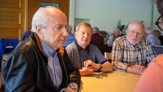 Rudolf Bellersheim (links), Herbert Liesenfeld und Konrad Mogendorf beim Ehemaligentreffen des alten Fernmeldeamts II aus den 19