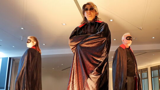 Die Gastgeber nahmen die Gäste auf eine Zeitreise durch 25 Jahre Vereinsgeschichte der Jedermänner mit. Hier ein Szenenfoto aus